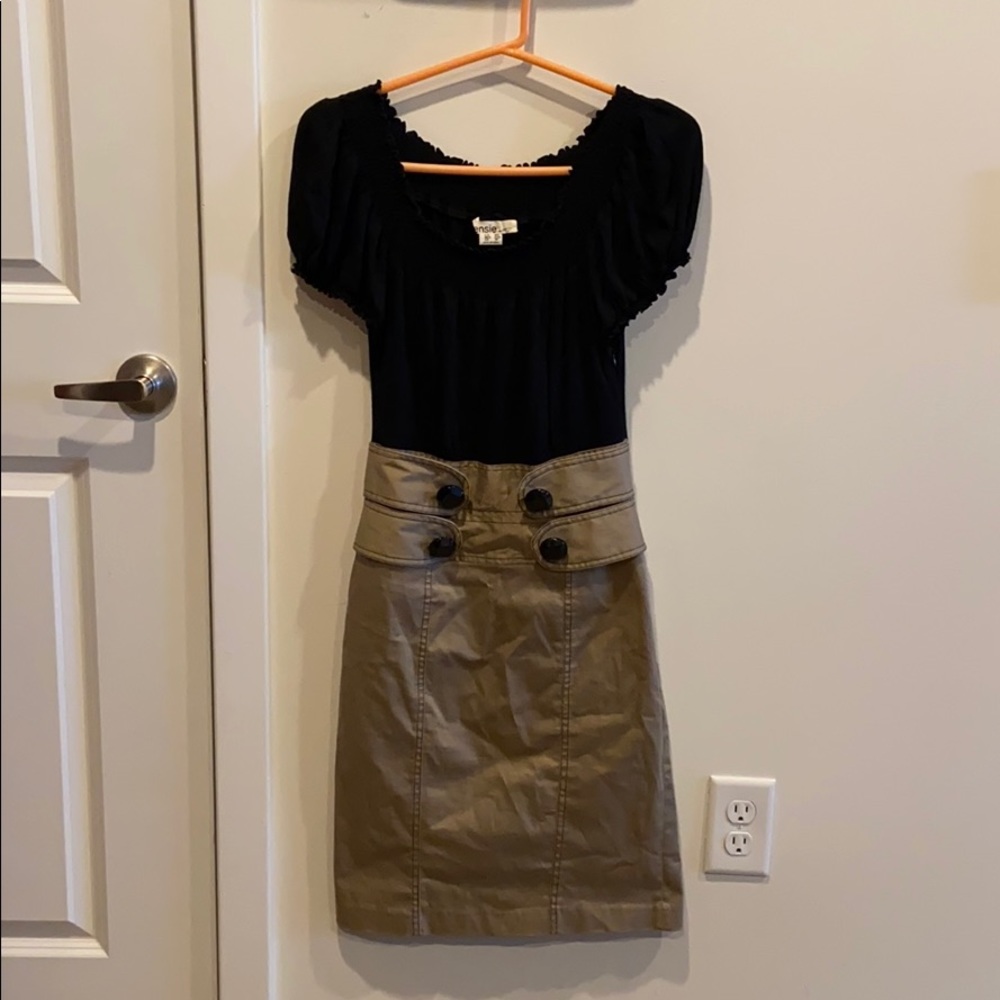 Pencil Dress with Cute Button Details | Size: 2P - Picture 2 of 4